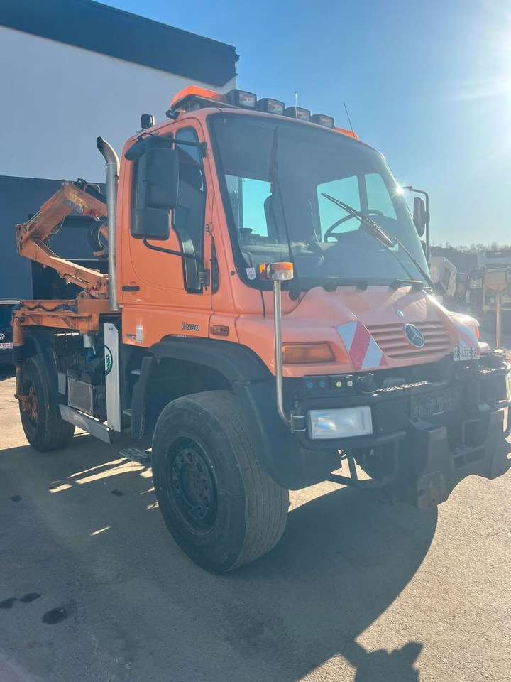 Unimog U500 4x4, Boeschungsmaehwerk Mulag - Camion: photos 3 Unimog U500 4x4, Boeschungsmaehwerk Mulag - Camion: photos 3