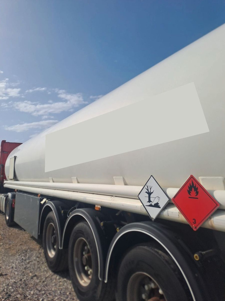 Schrader ADR, Treibstoff Diesel/Benzin, 4 Kammern, Sening Schrader ADR, Treibstoff Diesel/Benzin, 4 Kammern, Sening - Semi-remorque citerne: photos 3 Schrader ADR, Treibstoff Diesel/Benzin, 4 Kammern, Sening Schrader ADR, Treibstoff Diesel/Benzin, 4 Kammern, Sening - Semi-remorque citerne: photos 3