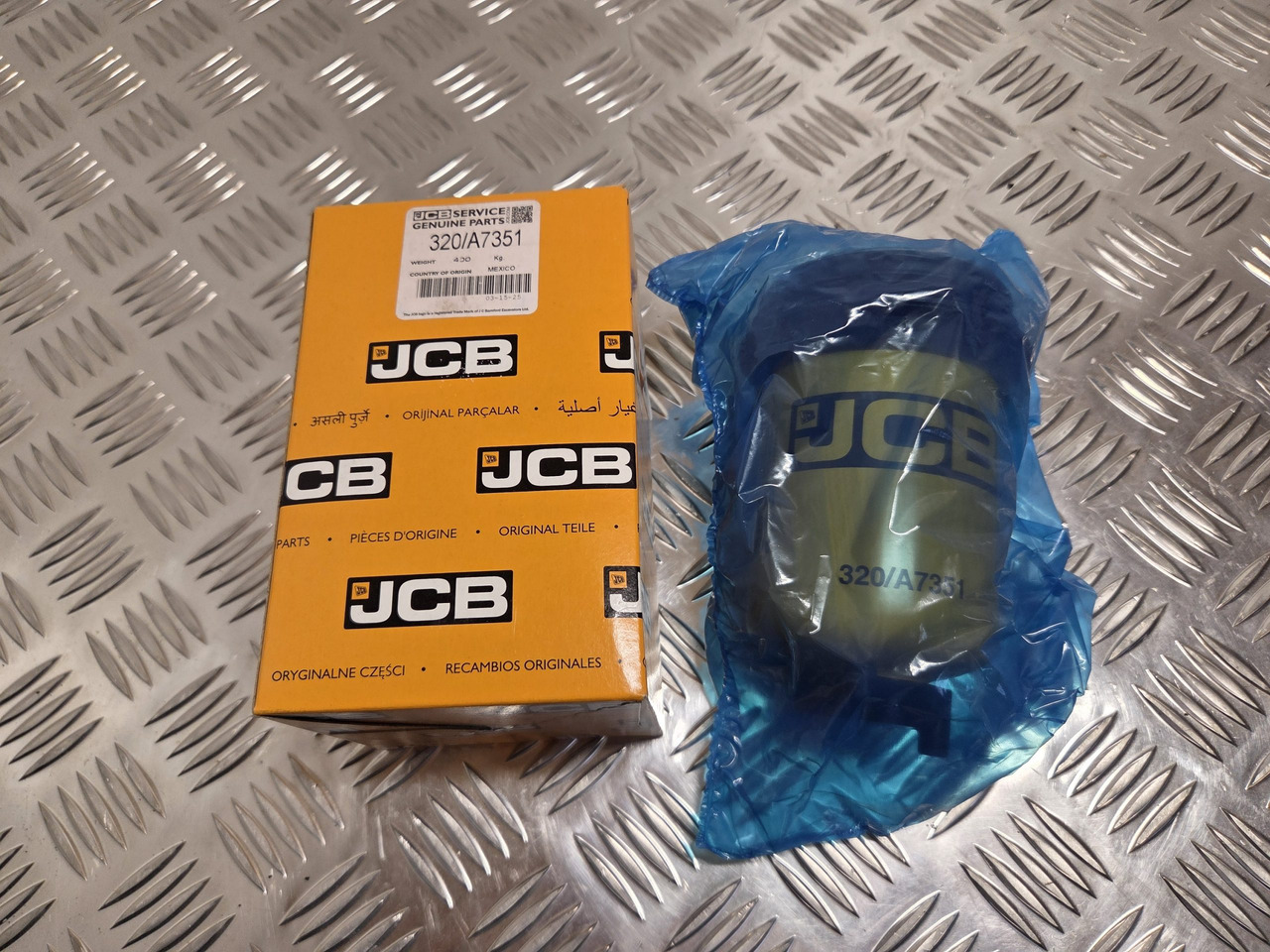 JCB T4 Fuel Filter 320/A7351 supersedes 320/07382 - Moteur et pièces pour Engins de chantier: photos 1 JCB T4 Fuel Filter 320/A7351 supersedes 320/07382 - Moteur et pièces pour Engins de chantier: photos 1