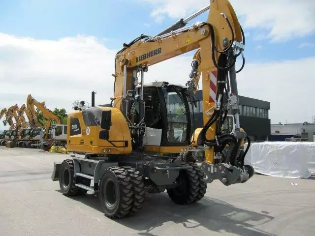 2022 Liebherr A 913 Compact G6.0-D - Pelle sur pneus: photos 2 2022 Liebherr A 913 Compact G6.0-D - Pelle sur pneus: photos 2