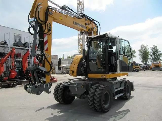 2022 Liebherr A 913 Compact G6.0-D - Pelle sur pneus: photos 1 2022 Liebherr A 913 Compact G6.0-D - Pelle sur pneus: photos 1