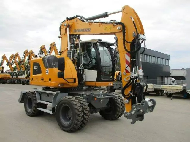 2023 Liebherr A 913 Compact G6.0-D Litronic - Pelle sur pneus: photos 2 2023 Liebherr A 913 Compact G6.0-D Litronic - Pelle sur pneus: photos 2