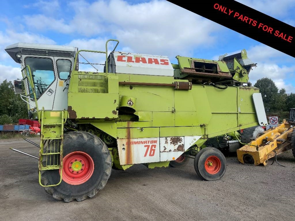 Claas Dominator 76 dismantled: only spare parts - Moissonneuse-batteuse: photos 1 Claas Dominator 76 dismantled: only spare parts - Moissonneuse-batteuse: photos 1