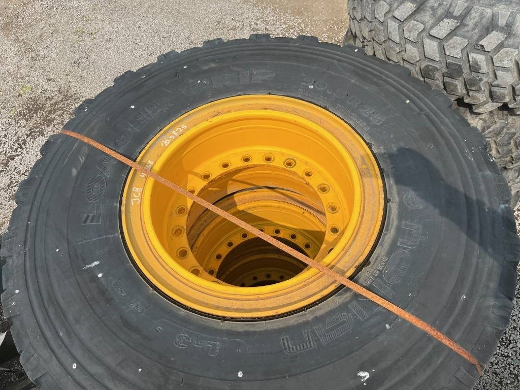 Nokian 20,5 R25 Loader grip JCB 426 E - Roue complète: photos 2 Nokian 20,5 R25 Loader grip JCB 426 E - Roue complète: photos 2