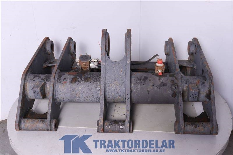 Redskapsfäste / Quickhitch CAT 966 - Attache rapide pour Engins de chantier: photos 1 Redskapsfäste / Quickhitch CAT 966 - Attache rapide pour Engins de chantier: photos 1