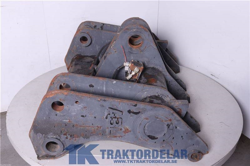 Redskapsfäste / Quickhitch CAT 966 - Attache rapide pour Engins de chantier: photos 2 Redskapsfäste / Quickhitch CAT 966 - Attache rapide pour Engins de chantier: photos 2