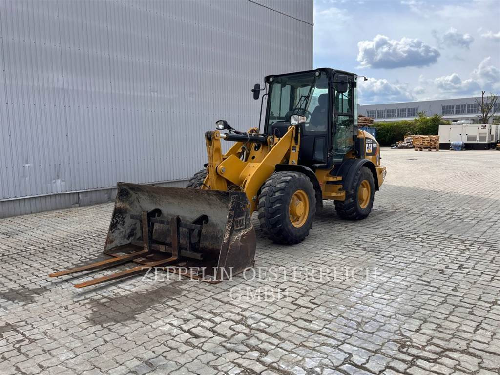 CAT 907M - Chargeuse sur pneus: photos 1 CAT 907M - Chargeuse sur pneus: photos 1