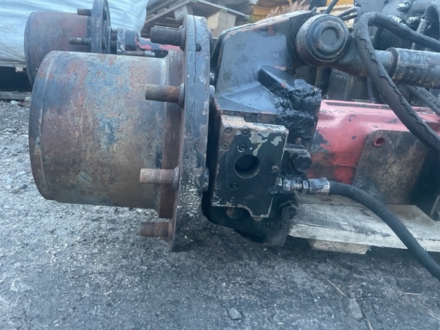 Caterpillar most napędowy ZF APL-B355 - Essieu et pièces pour Machine agricole: photos 5 Caterpillar most napędowy ZF APL-B355 - Essieu et pièces pour Machine agricole: photos 5