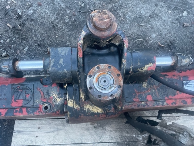 Caterpillar most napędowy ZF APL-B355 - Essieu et pièces pour Machine agricole: photos 4 Caterpillar most napędowy ZF APL-B355 - Essieu et pièces pour Machine agricole: photos 4