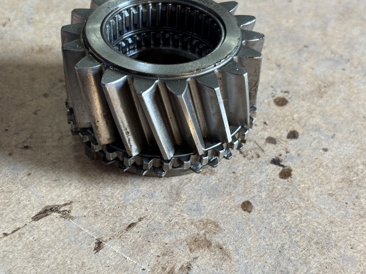 Fendt 307 308 309 310 311 312 Koło Zębate Walcowe 312100080020 - Transmission pour Machine agricole: photos 2 Fendt 307 308 309 310 311 312 Koło Zębate Walcowe 312100080020 - Transmission pour Machine agricole: photos 2