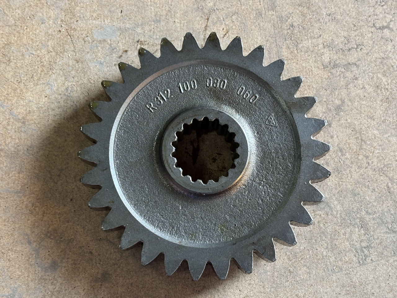 Fendt 307 308 309 310 311 312 Koło Zębate Walcowe 312100080060 - Boîte de vitesse et pièces pour Machine agricole: photos 1 Fendt 307 308 309 310 311 312 Koło Zębate Walcowe 312100080060 - Boîte de vitesse et pièces pour Machine agricole: photos 1