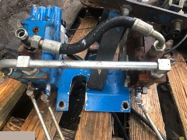 Ford New Holland - Rozdzielacz Hydrauliczny - Valve hydraulique pour Machine agricole: photos 2 Ford New Holland - Rozdzielacz Hydrauliczny - Valve hydraulique pour Machine agricole: photos 2
