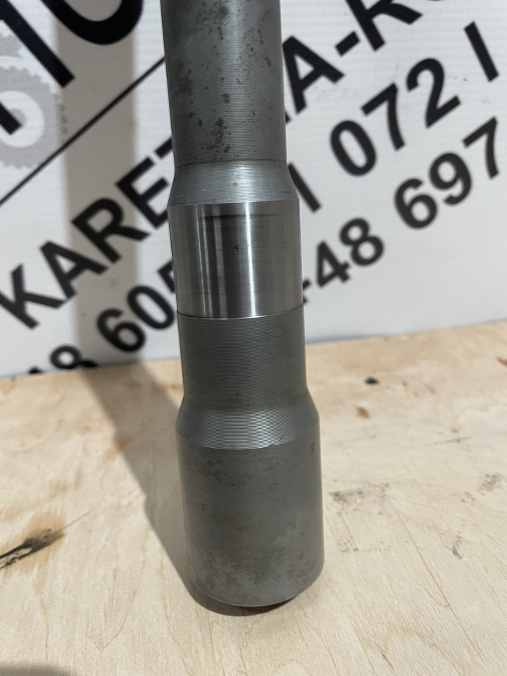 John Deere 6300 6100 6200 6400 - wałek skrzyni biegów L101305 - Boîte de vitesse et pièces pour Machine agricole: photos 2 John Deere 6300 6100 6200 6400 - wałek skrzyni biegów L101305 - Boîte de vitesse et pièces pour Machine agricole: photos 2