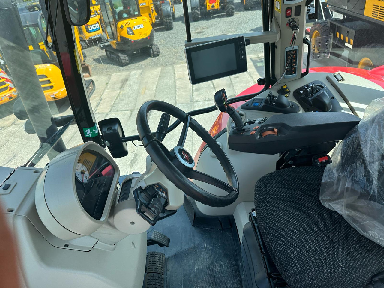 Massey Ferguson 7715S - Tracteur agricole: photos 5 Massey Ferguson 7715S - Tracteur agricole: photos 5