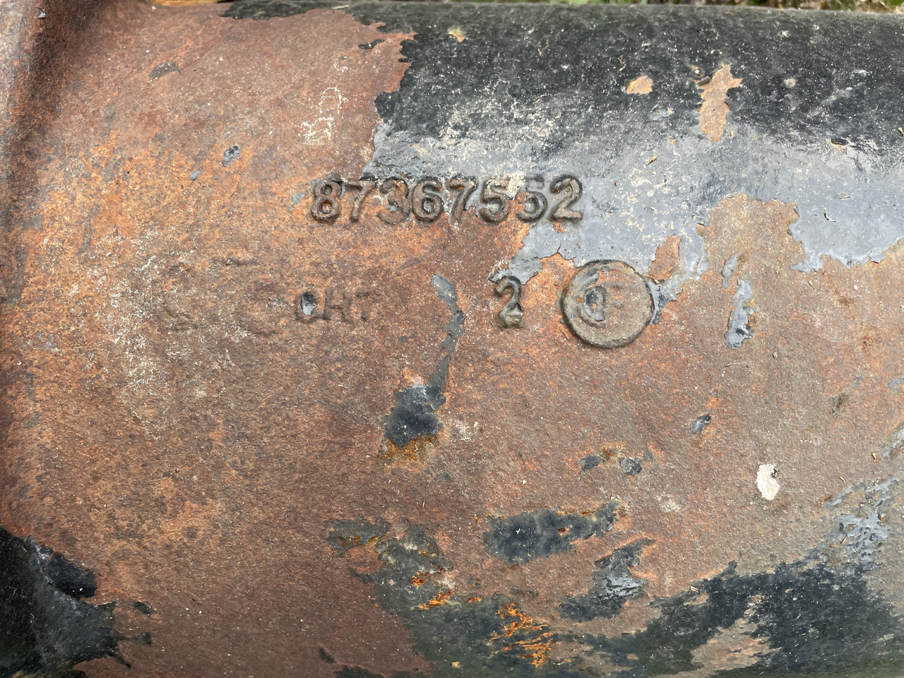 New Holland T8040 Case Magnum 310 - części - obudowa osi 87367552 - Essieu et pièces pour Tracteur agricole: photos 3 New Holland T8040 Case Magnum 310 - części - obudowa osi 87367552 - Essieu et pièces pour Tracteur agricole: photos 3