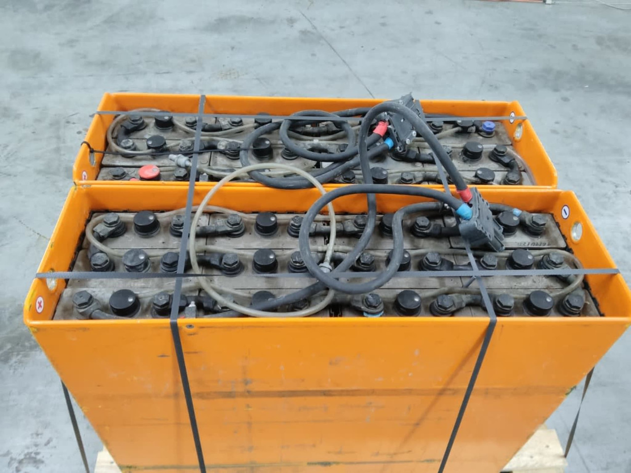 Battery Package - 2 Pcs. - Accumulateur pour Matériel de manutention: photos 4 Battery Package - 2 Pcs. - Accumulateur pour Matériel de manutention: photos 4