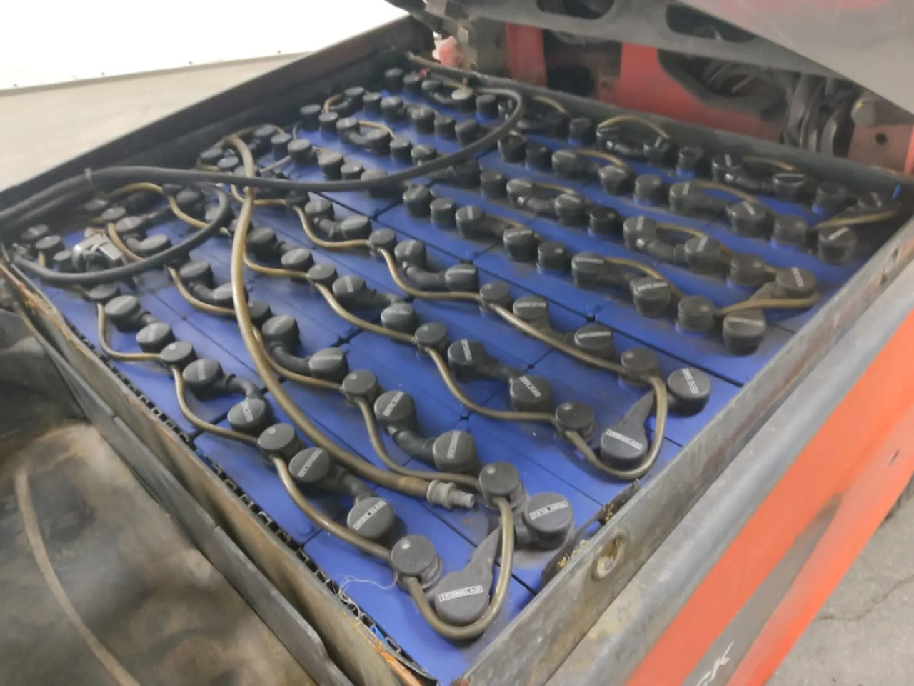 Linde E30L-01 - Chariot élévateur électrique: photos 4 Linde E30L-01 - Chariot élévateur électrique: photos 4