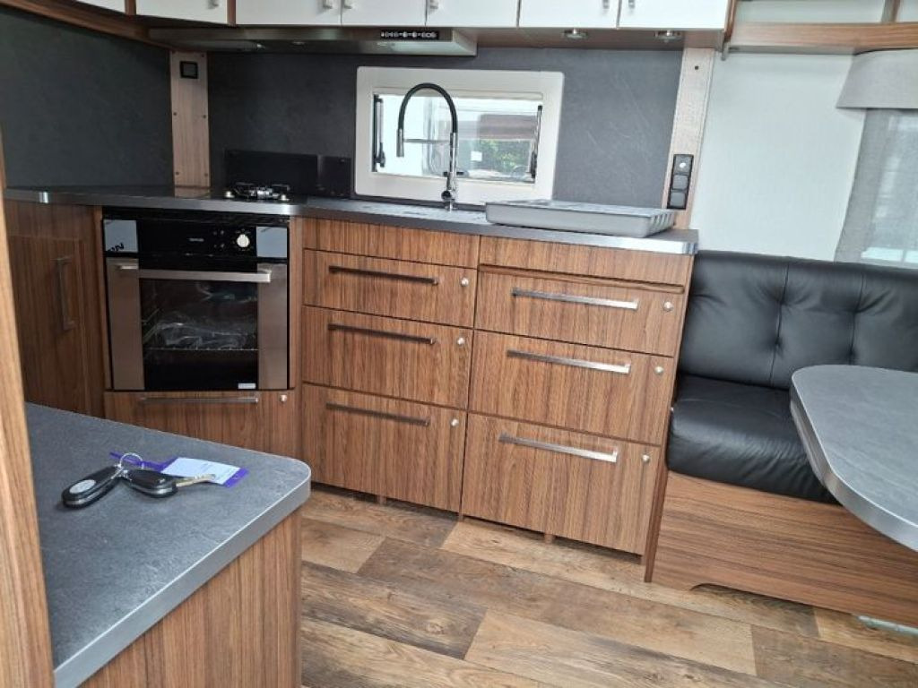 Polar 730 QA 30% RABATT LUXUS KLIMA AKTION - Caravane: photos 5 Polar 730 QA 30% RABATT LUXUS KLIMA AKTION - Caravane: photos 5