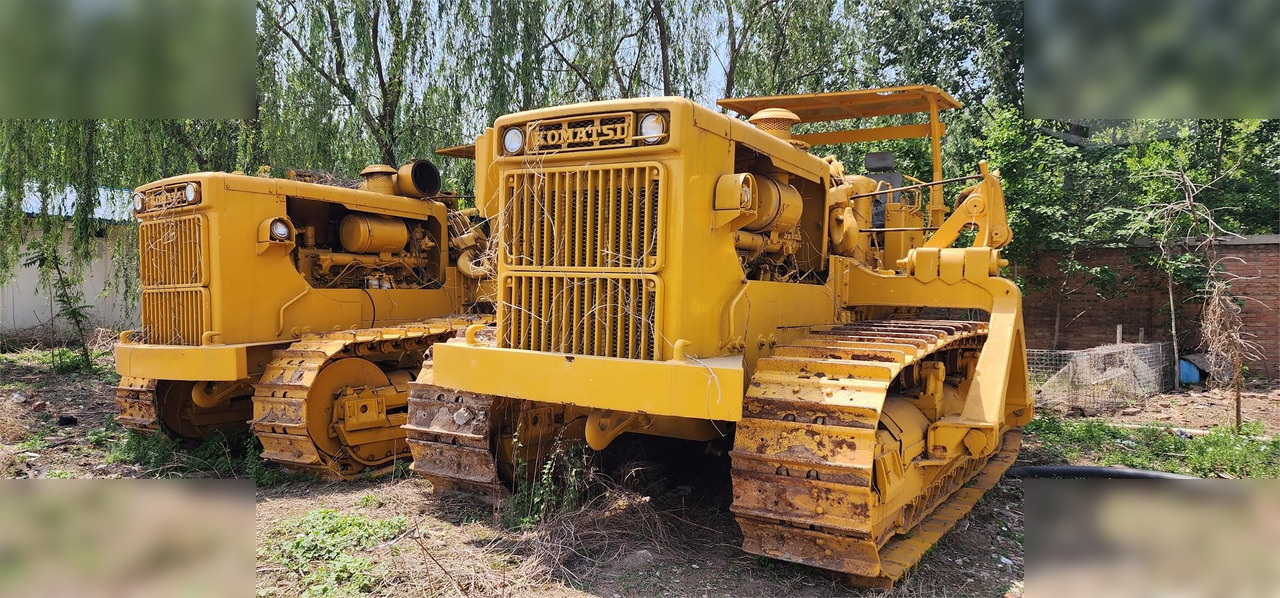 1990 KOMATSU D155C - Poseur de canalisations: photos 1 1990 KOMATSU D155C - Poseur de canalisations: photos 1