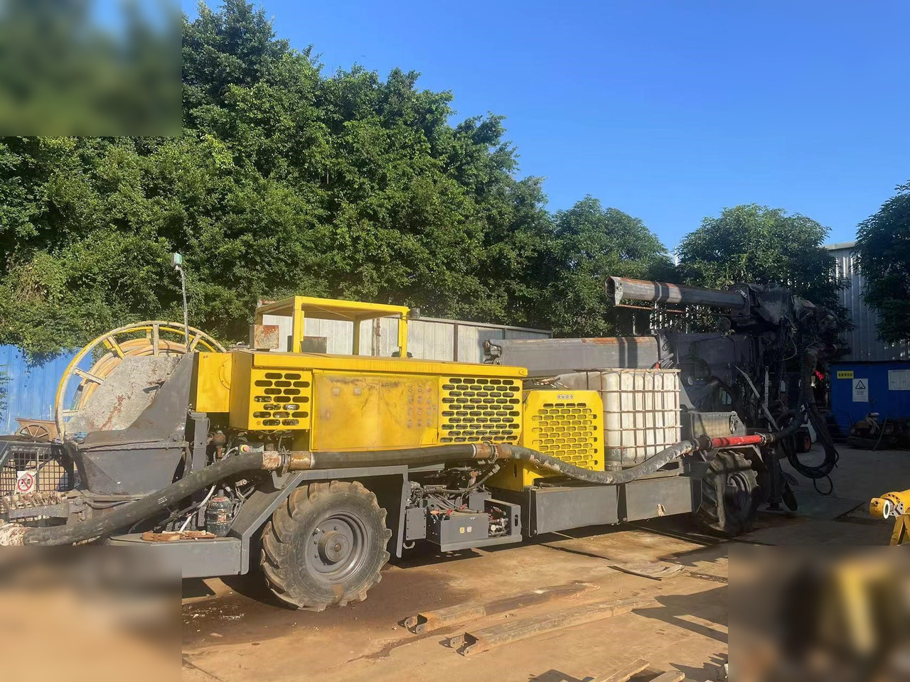 2016 EPIROC MEYCO ME5 MOUNTED ON 2016 ATLAS ARK254K - Camion pompe: photos 2 2016 EPIROC MEYCO ME5 MOUNTED ON 2016 ATLAS ARK254K - Camion pompe: photos 2