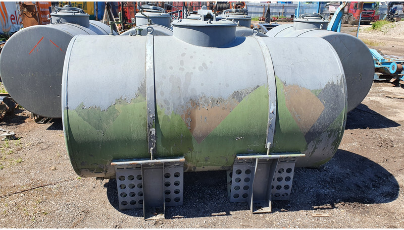 ALUMINUM TANK 2000L - Réservoir de carburant pour Camion: photos 3 ALUMINUM TANK 2000L - Réservoir de carburant pour Camion: photos 3