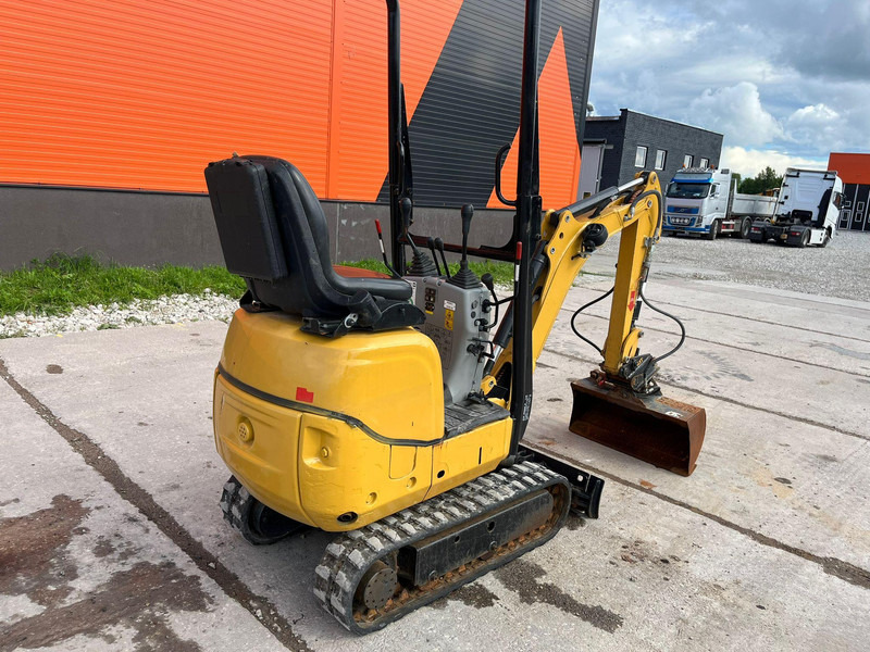Mini pelle Caterpillar 300.9 D TILT / 3 BUCKETS: photos 6