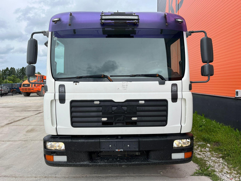 MAN TGL 8.180 4x2 PK4200 YEAR 2013 / PLATFORM L=3710 mm - Camion plateau, Camion grue: photos 3 MAN TGL 8.180 4x2 PK4200 YEAR 2013 / PLATFORM L=3710 mm - Camion plateau, Camion grue: photos 3