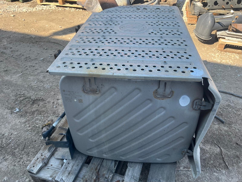 Mercedes-Benz ACTROS MP4 KATALYSATOR A0054900712 - Catalyseur pour Camion: photos 3 Mercedes-Benz ACTROS MP4 KATALYSATOR A0054900712 - Catalyseur pour Camion: photos 3