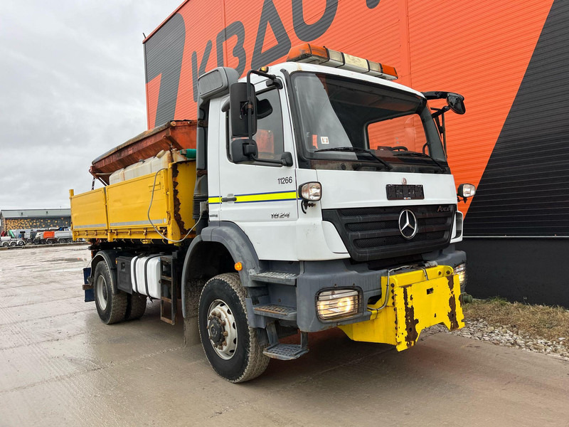 Mercedes-Benz Axor 1824 4x4 POSSIBLE TO BUY WITH SPREADER & FRONT PLOW - Camion benne: photos 4 Mercedes-Benz Axor 1824 4x4 POSSIBLE TO BUY WITH SPREADER & FRONT PLOW - Camion benne: photos 4