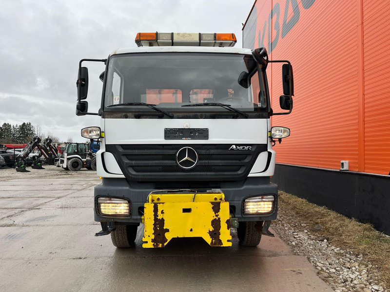 Mercedes-Benz Axor 1824 4x4 POSSIBLE TO BUY WITH SPREADER & FRONT PLOW - Camion benne: photos 3 Mercedes-Benz Axor 1824 4x4 POSSIBLE TO BUY WITH SPREADER & FRONT PLOW - Camion benne: photos 3