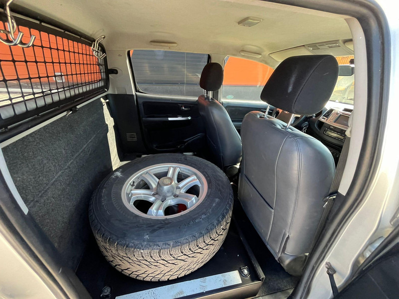 Pick-up Toyota Hilux 4x4: photos 19