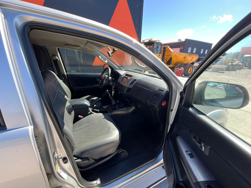 Pick-up Toyota Hilux 4x4: photos 20