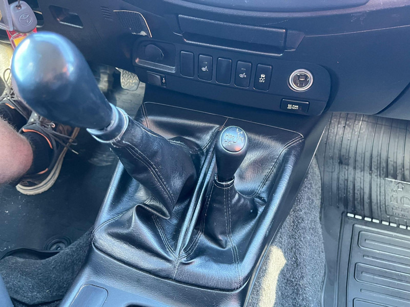 Pick-up Toyota Hilux 4x4: photos 17