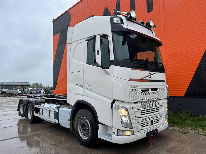 Volvo FH 540 6x4 HIAB 21 ton / L=5600 mm / RETARDER / TANDEM AXLE LIFT - Camion ampliroll: photos 4 Volvo FH 540 6x4 HIAB 21 ton / L=5600 mm / RETARDER / TANDEM AXLE LIFT - Camion ampliroll: photos 4