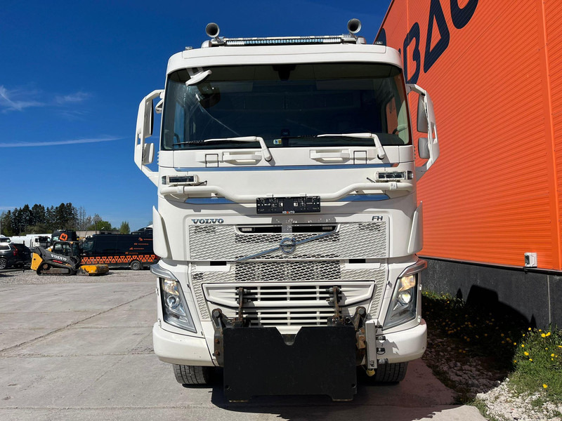 Volvo FH 540 8x4 RETARDER / TANDEM AXLE LIFT / BIG AXLES / BOX L=5704 mm - Camion benne: photos 2 Volvo FH 540 8x4 RETARDER / TANDEM AXLE LIFT / BIG AXLES / BOX L=5704 mm - Camion benne: photos 2