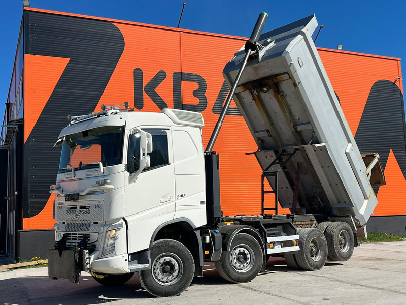 Volvo FH 540 8x4 RETARDER / TANDEM AXLE LIFT / BIG AXLES / BOX L=5704 mm - Camion benne: photos 1 Volvo FH 540 8x4 RETARDER / TANDEM AXLE LIFT / BIG AXLES / BOX L=5704 mm - Camion benne: photos 1