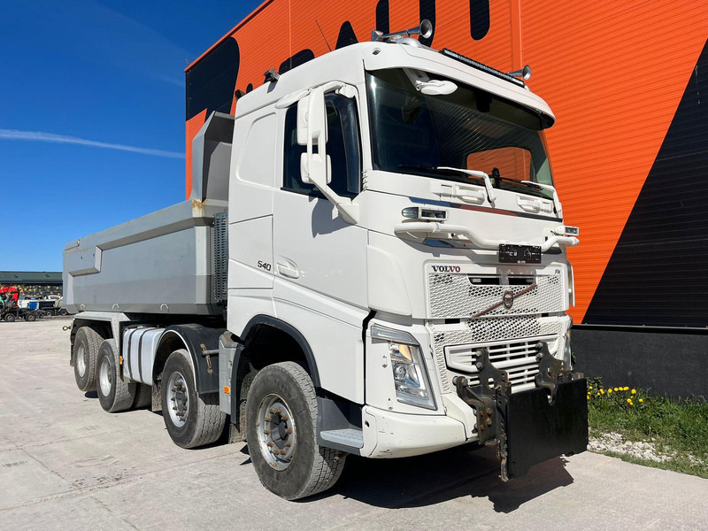 Volvo FH 540 8x4 RETARDER / TANDEM AXLE LIFT / BIG AXLES / BOX L=5704 mm - Camion benne: photos 4 Volvo FH 540 8x4 RETARDER / TANDEM AXLE LIFT / BIG AXLES / BOX L=5704 mm - Camion benne: photos 4