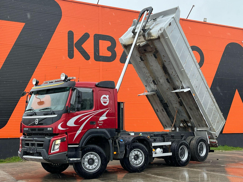 Volvo FMX 540 8x4 RETARDER / TANDEM AXLE LIFT / BIG AXLES / BOX L=5703 mm - Camion benne: photos 2 Volvo FMX 540 8x4 RETARDER / TANDEM AXLE LIFT / BIG AXLES / BOX L=5703 mm - Camion benne: photos 2