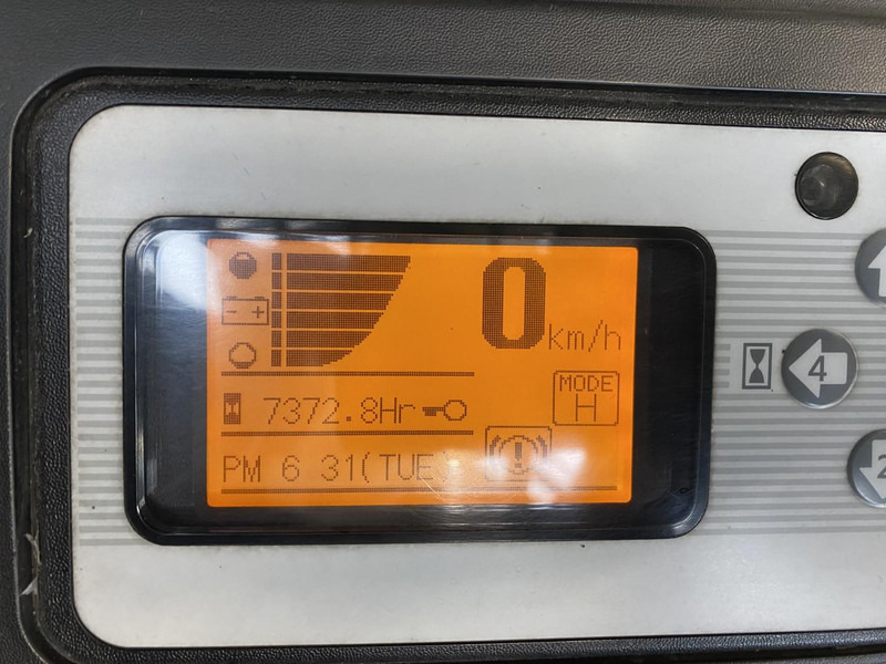 Chariot élévateur électrique UniCarriers 1Q1L25Q: photos 6 Chariot élévateur électrique UniCarriers 1Q1L25Q: photos 6