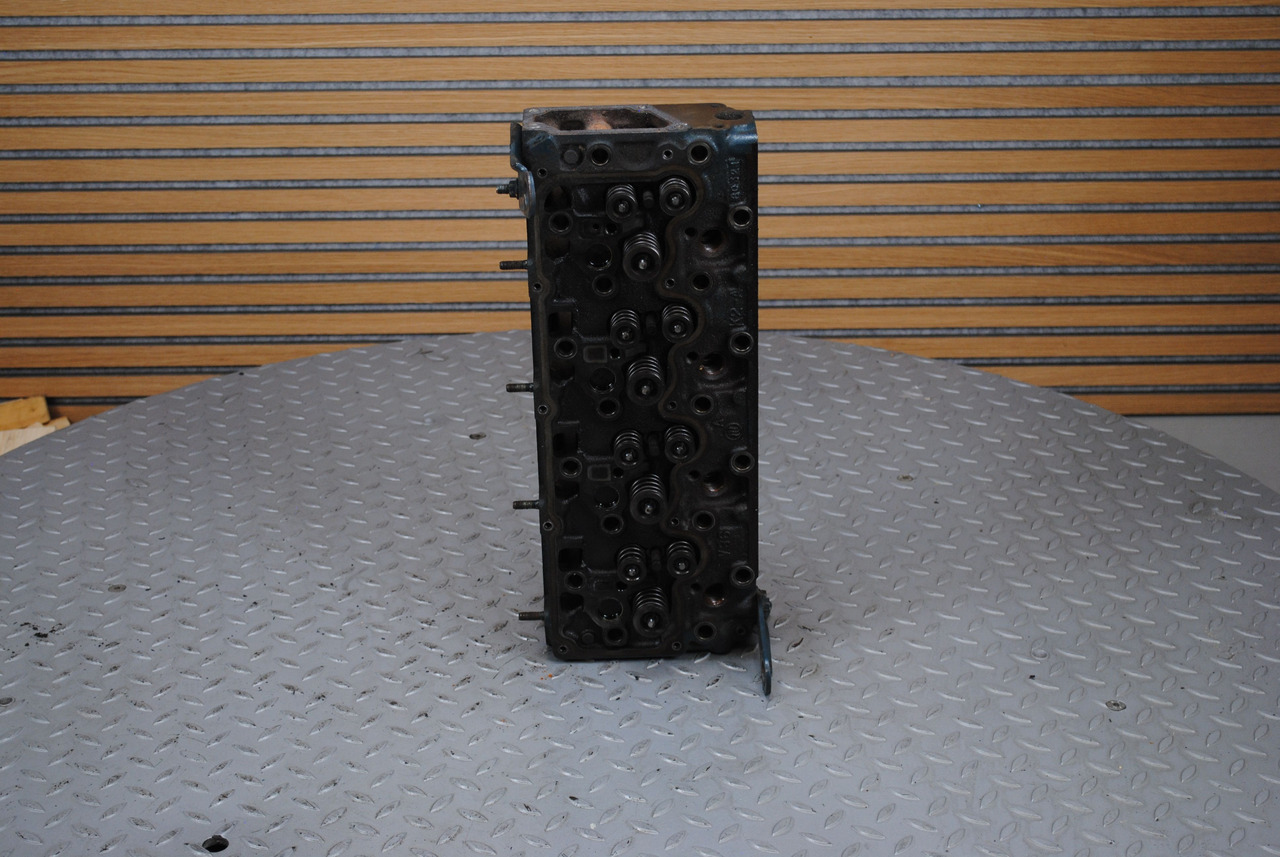 Kubota Cilinderkop Kubota V3300 - V3600 - V3800 - Culasse pour Engins de chantier: photos 1 Kubota Cilinderkop Kubota V3300 - V3600 - V3800 - Culasse pour Engins de chantier: photos 1