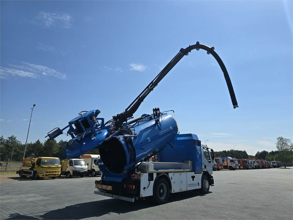 Renault 4x2 WUKO RIVARD for collecting liquid waste - Véhicule de voirie/ Spécial: photos 1 Renault 4x2 WUKO RIVARD for collecting liquid waste - Véhicule de voirie/ Spécial: photos 1