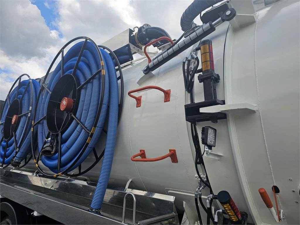 Camion hydrocureur Volvo WUKO ADR ROLBA FOR CLEANING CHANNELS COMBI: photos 15