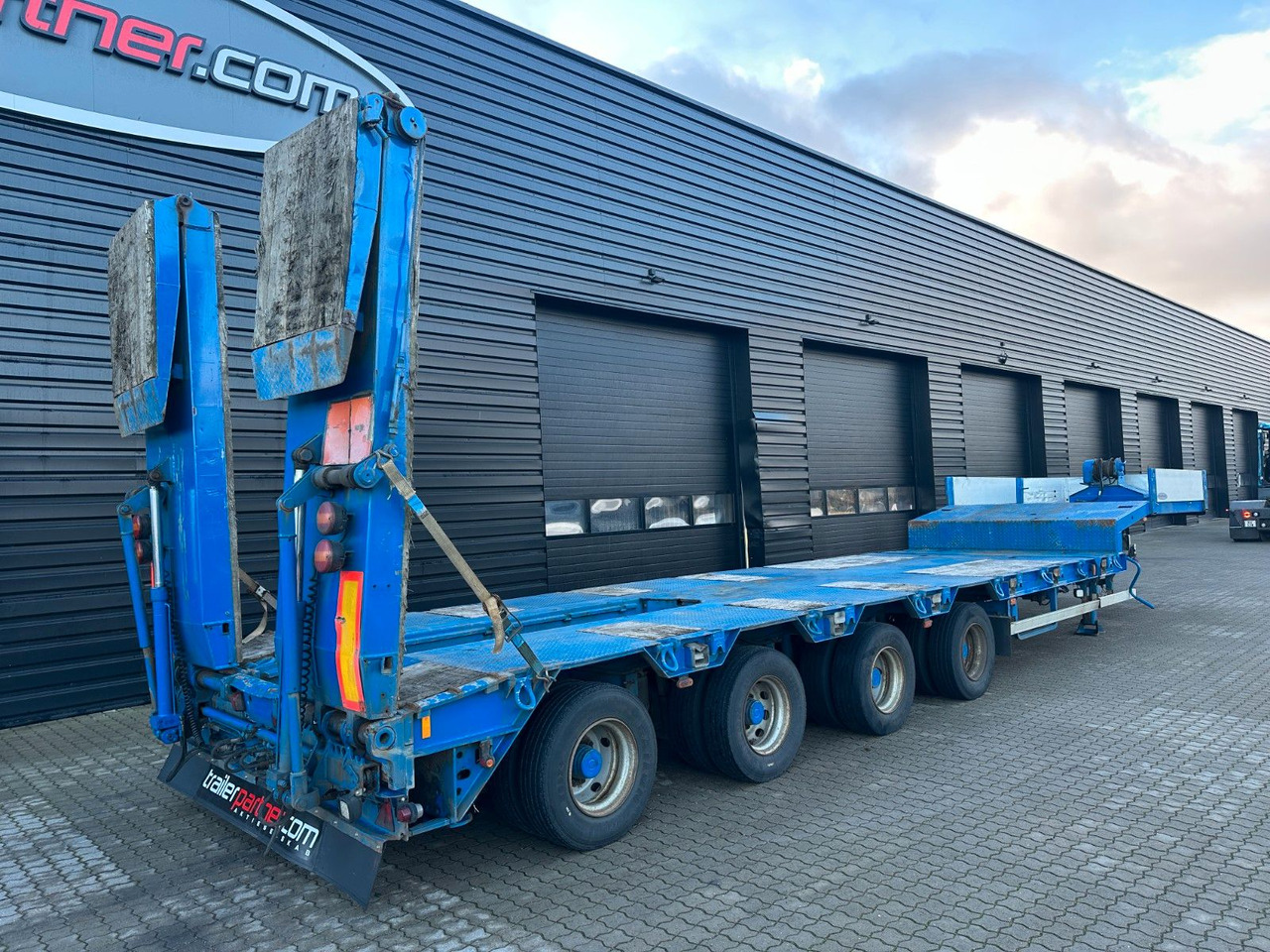 Goldhofer 4 achs tieflader / rampen / 4 x zwangsgelenkt - Semi-remorque surbaissé: photos 2 Goldhofer 4 achs tieflader / rampen / 4 x zwangsgelenkt - Semi-remorque surbaissé: photos 2