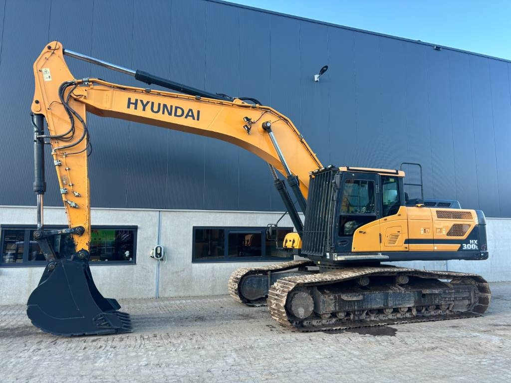 Hyundai HX300L -- HX 300 L - Pelle sur chenille: photos 1 Hyundai HX300L -- HX 300 L - Pelle sur chenille: photos 1