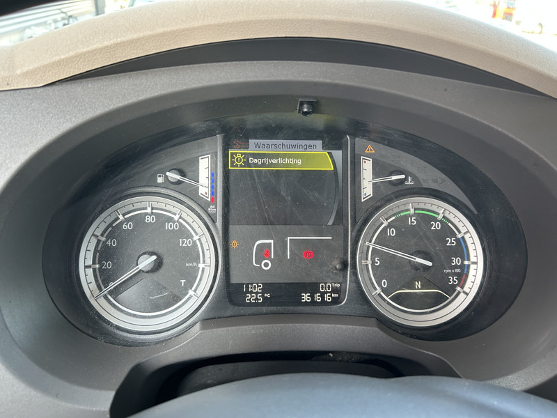 DAF LF 210 FA / 361 dkm / Curtainside / Loadlift / NL Truck - Camion à rideaux coulissants: photos 4 DAF LF 210 FA / 361 dkm / Curtainside / Loadlift / NL Truck - Camion à rideaux coulissants: photos 4