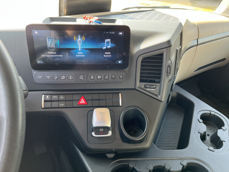 Mercedes-Benz Actros 2124 / 2023 / 18 Ton / 76 dkm / Box / Laadklep - Camion fourgon: photos 5 Mercedes-Benz Actros 2124 / 2023 / 18 Ton / 76 dkm / Box / Laadklep - Camion fourgon: photos 5
