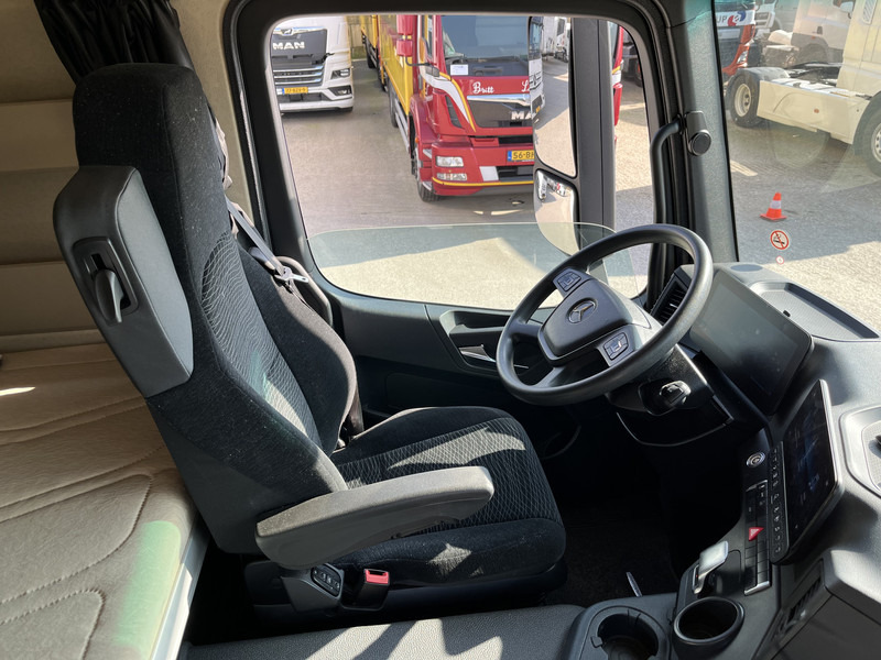Mercedes-Benz Actros 2124 / 2023 / 18 Ton / 76 dkm / Box / Laadklep - Camion fourgon: photos 3 Mercedes-Benz Actros 2124 / 2023 / 18 Ton / 76 dkm / Box / Laadklep - Camion fourgon: photos 3