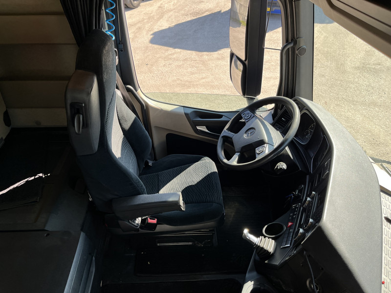 Mercedes-Benz Actros 1842 Streamspace / 838 dkm / 2 Tanks / NL Truck - Tracteur routier: photos 3 Mercedes-Benz Actros 1842 Streamspace / 838 dkm / 2 Tanks / NL Truck - Tracteur routier: photos 3