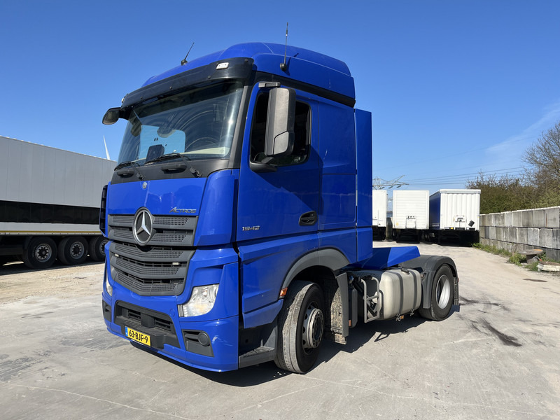 Tracteur routier Mercedes-Benz Actros 1842 Streamspace / 933 dkm / 2 Tanks / NL Truck: photos 17