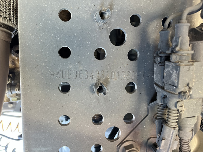 Tracteur routier Mercedes-Benz Actros 1842 Streamspace / 945 dkm / 2 Tanks / NL Truck: photos 17